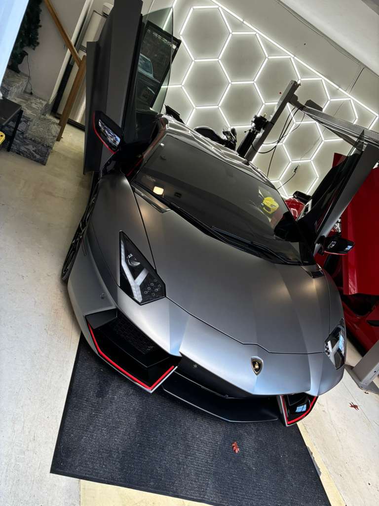 Aventador — Scissor Doors
