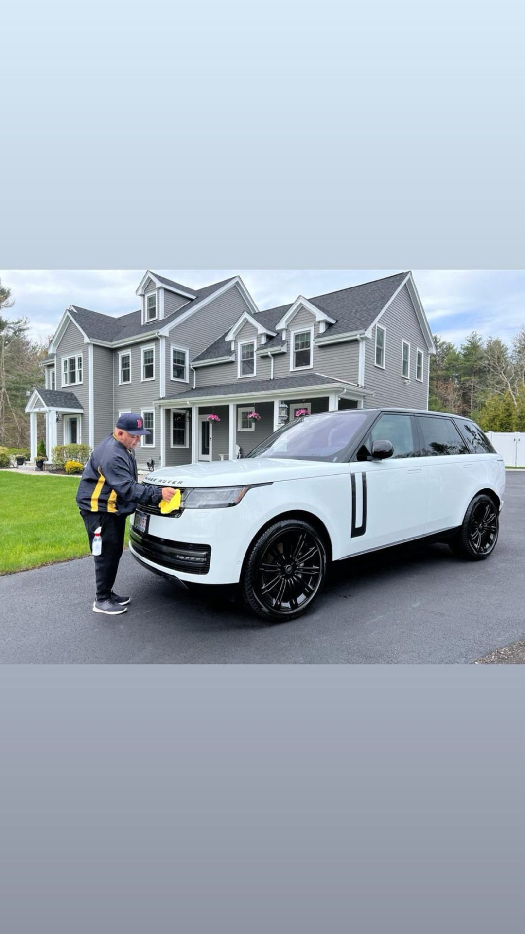 Range Rover — Featured Mobile Detail